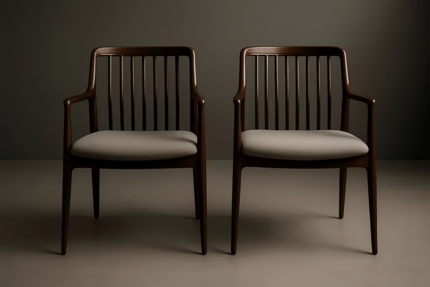 Lot de 2 chaises en bois avec accoudoirs en tissu brun/gris