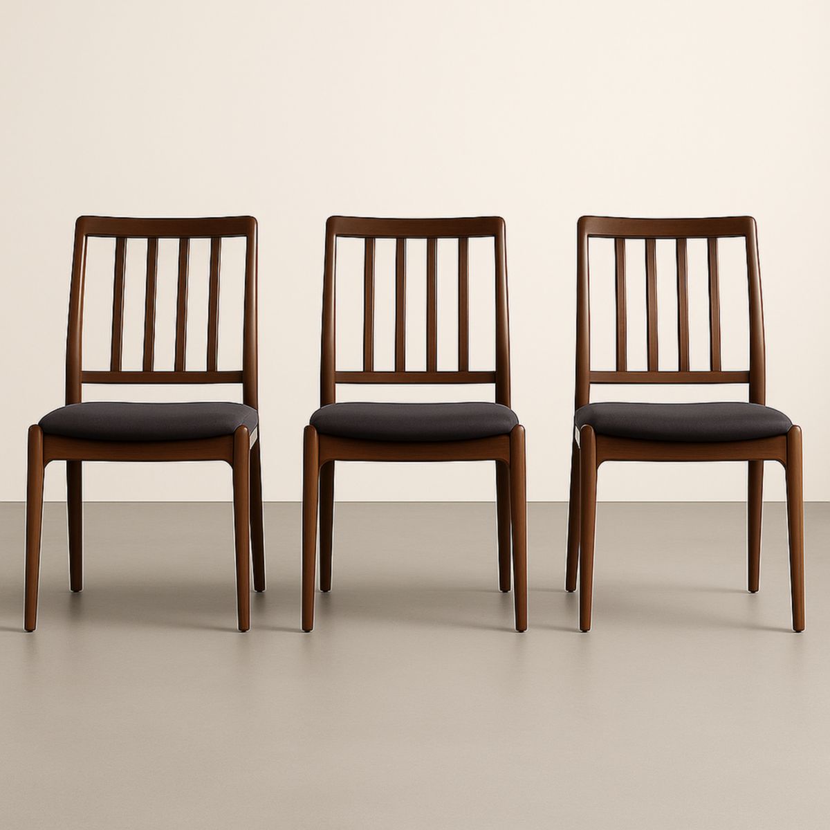 Lot de 3 chaises en bois avec coussin polyester noir