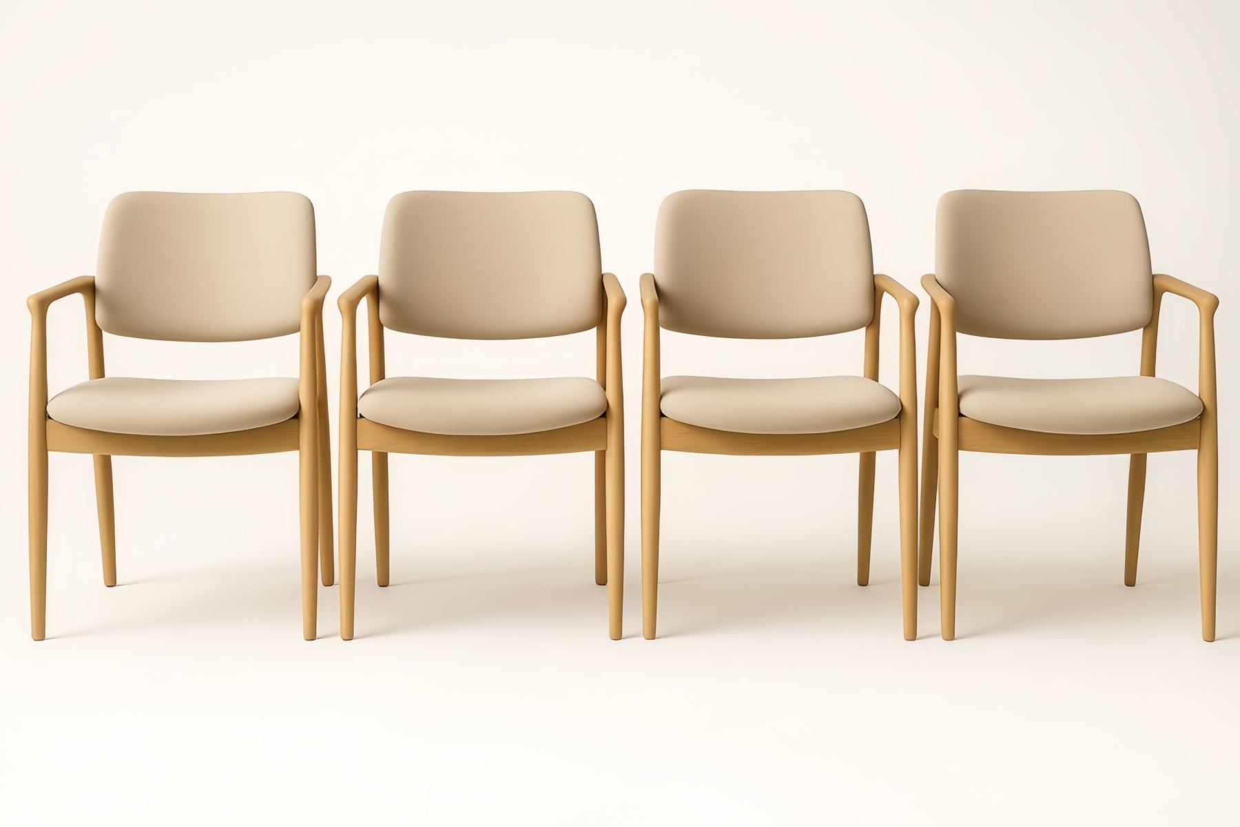 Chaise en bois clair tissu polyester beige lot de 4