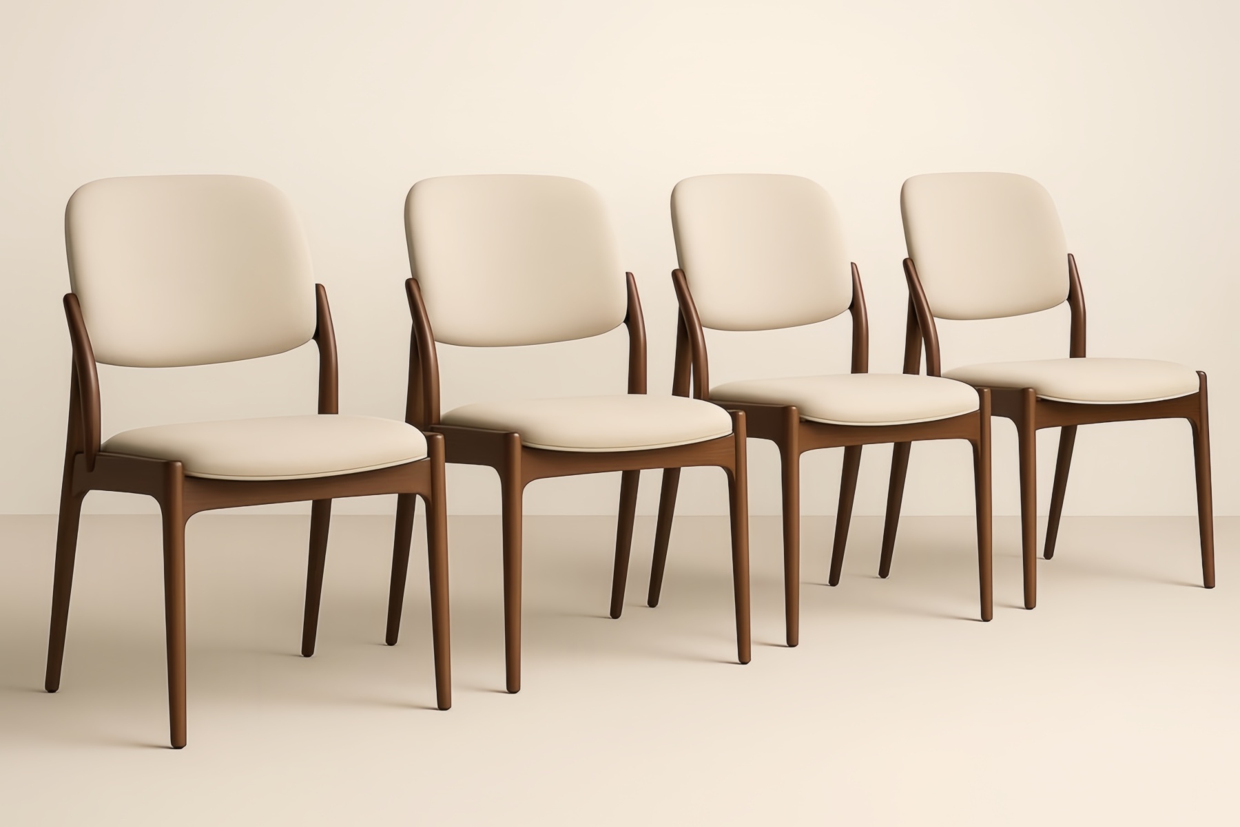 Lot de 4 chaises en bois avec tissu beige