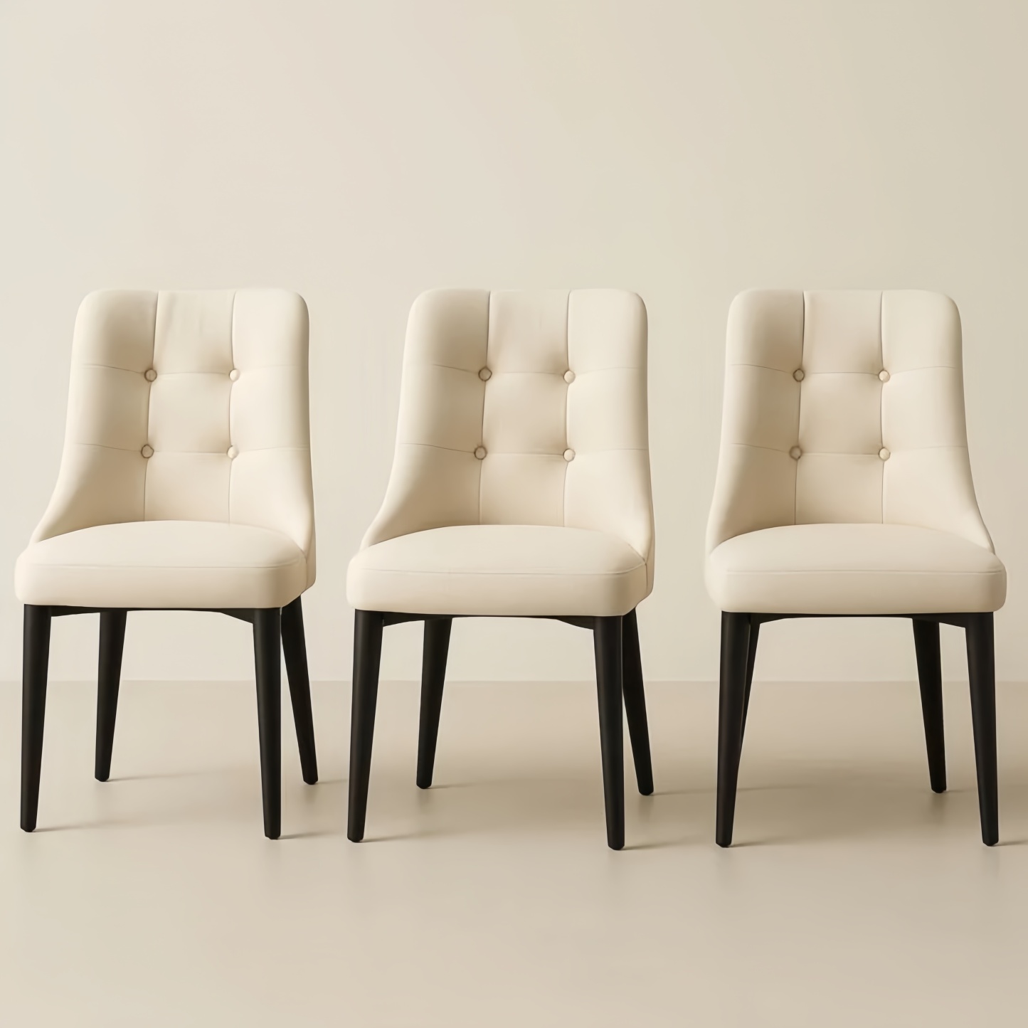 Lot de 3 chaises en tissu beige avec pieds en bois