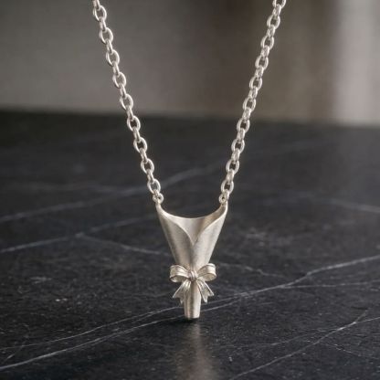 Real Flower Keepsake Necklace – DIY Floral Bouquet