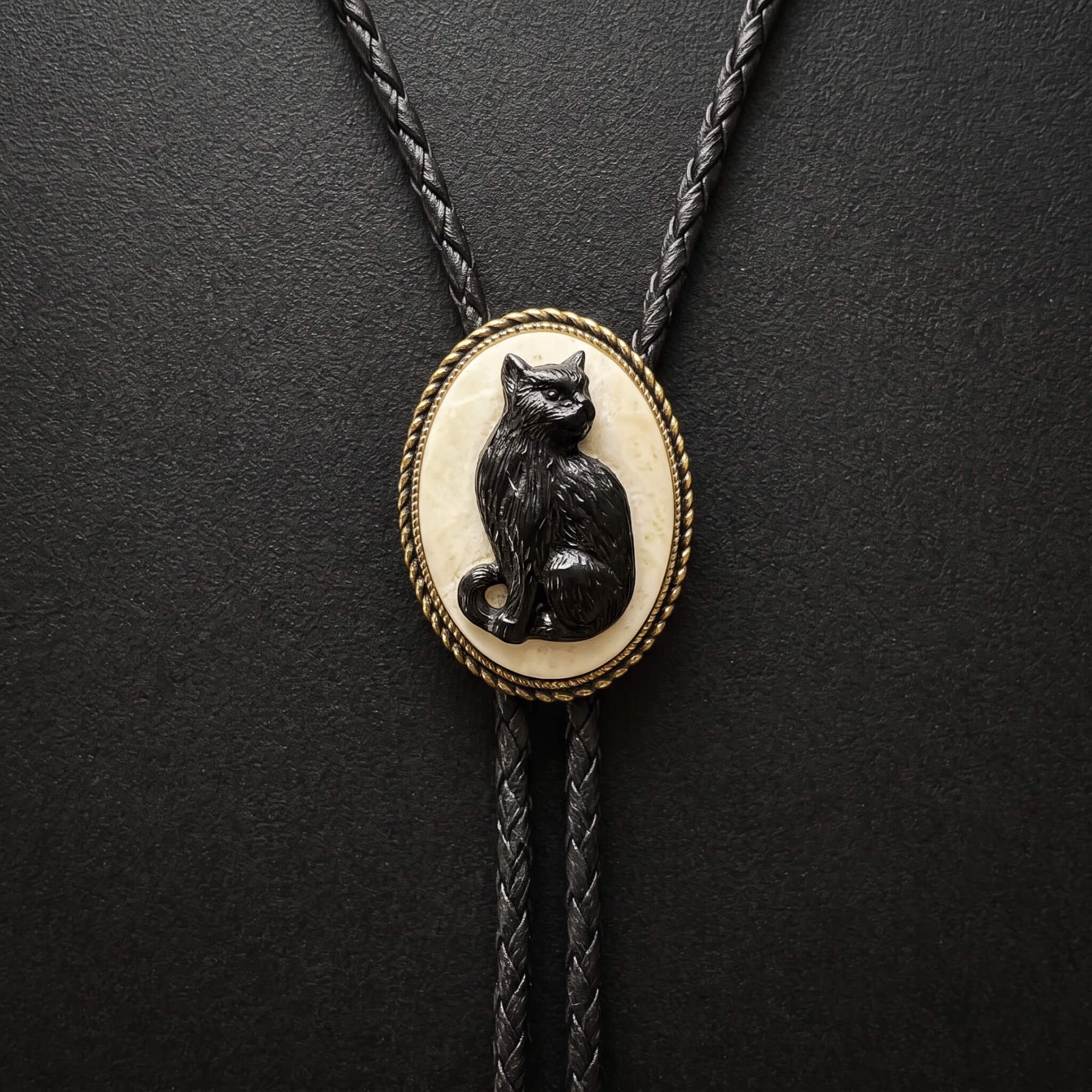 curiocraft-vintage-victorian-black-cat-cameo-oval-western-bolo-tie-ornament-slide-front-view