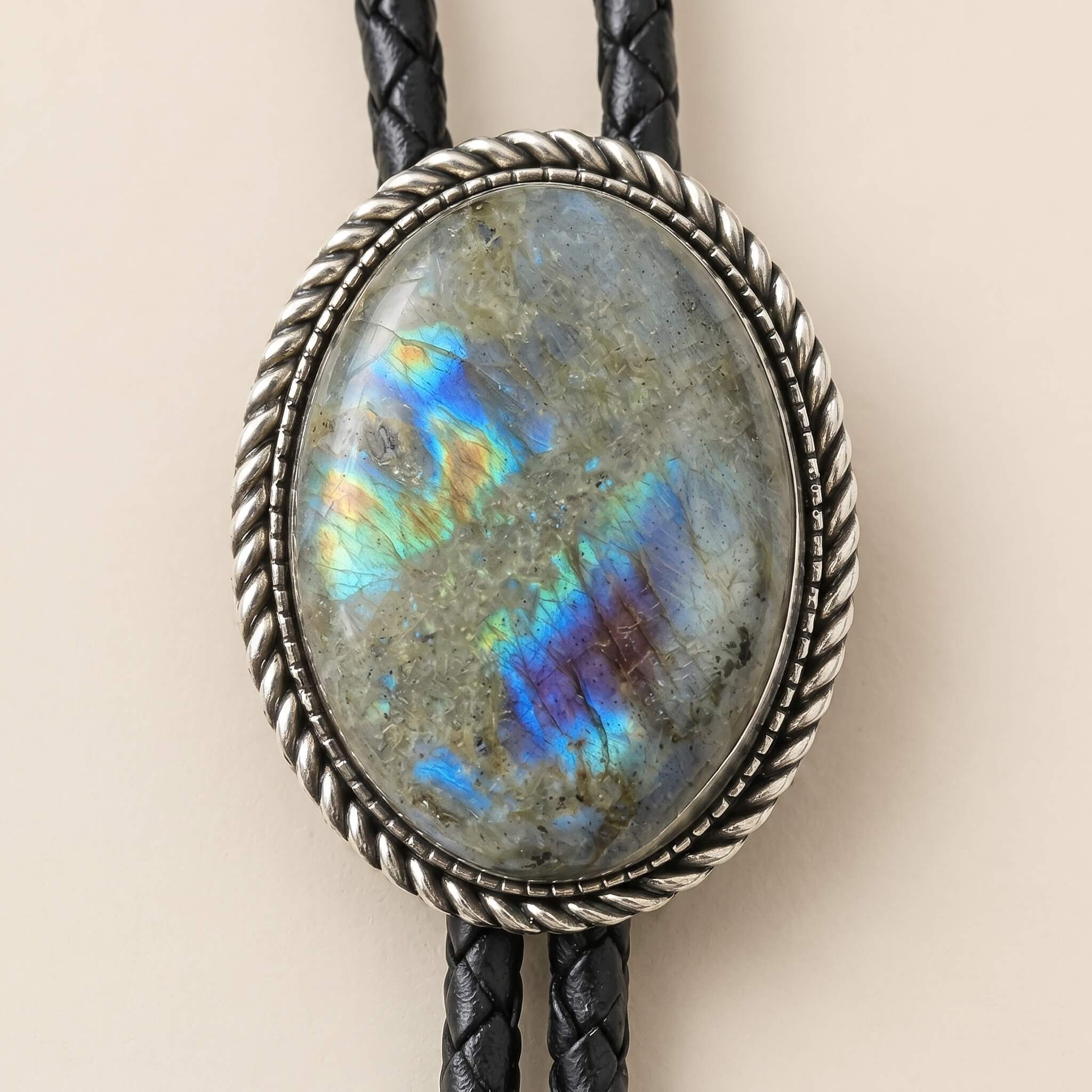 sierracrest-iridescent-spectralite-labradorite-pattern-oval-silver-tone-twisted-rope-western-bolo-tie-ornament-slide-front-view
