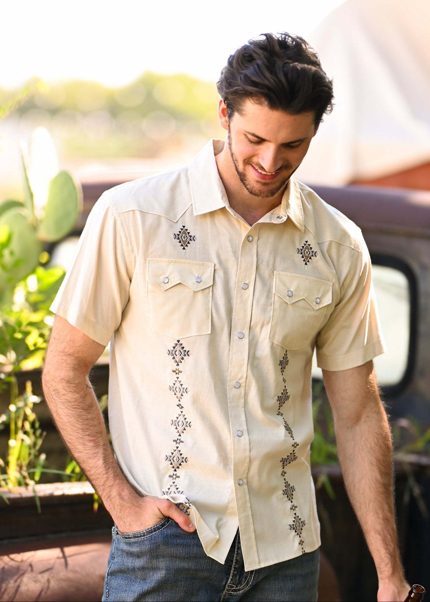 Modern Vintage Diamond Embroidered Short Sleeve Snap Shirt-MesaThread