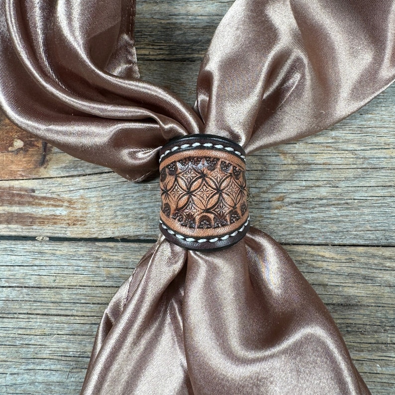 Two Tone Oil Honeycomb Leather Wild Rag Slide-MesaThread