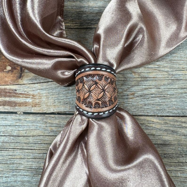 Two Tone Oil Honeycomb Leather Wild Rag Slide-MesaThread