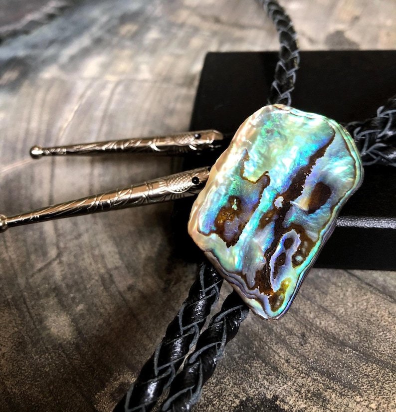Abalone Shell Bolo Tie — Genuine New Zealand Paua Shell-MesaThread