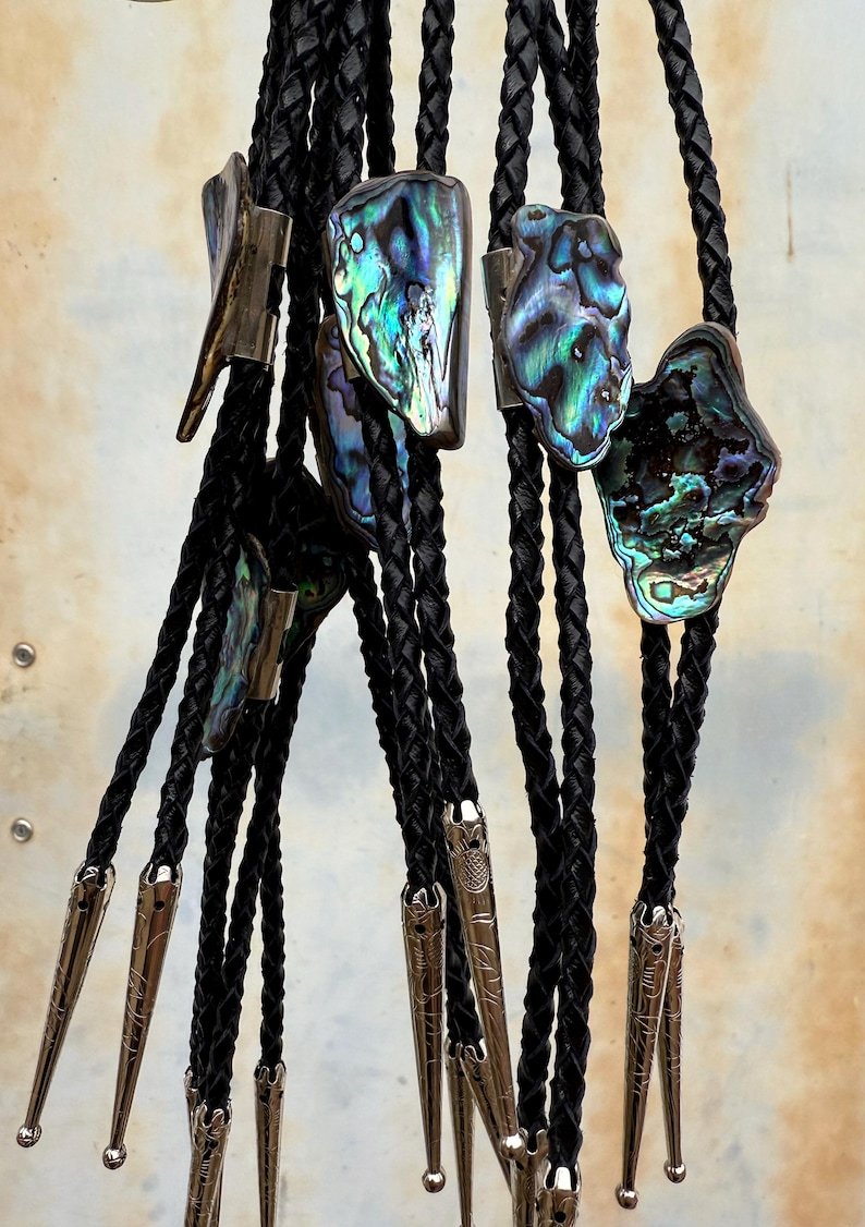 Abalone Shell Bolo Tie — Genuine New Zealand Paua Shell-MesaThread