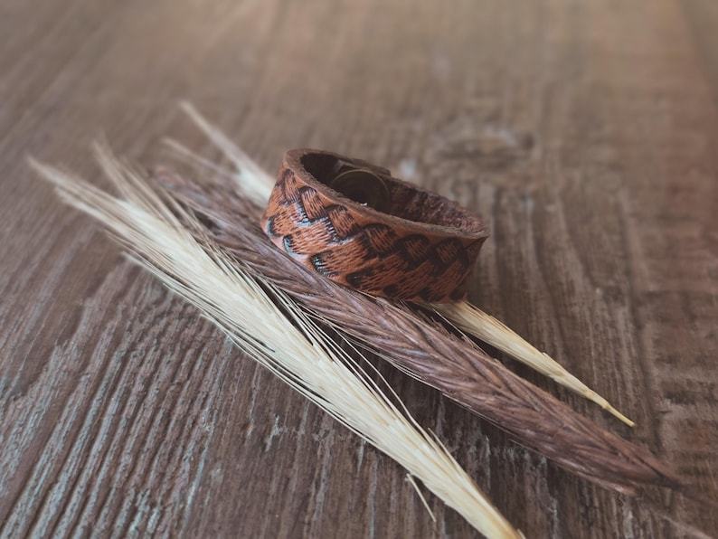 Leather Wild Rag Slide: Tooled Scarf & Bandana Keeper-MesaThread