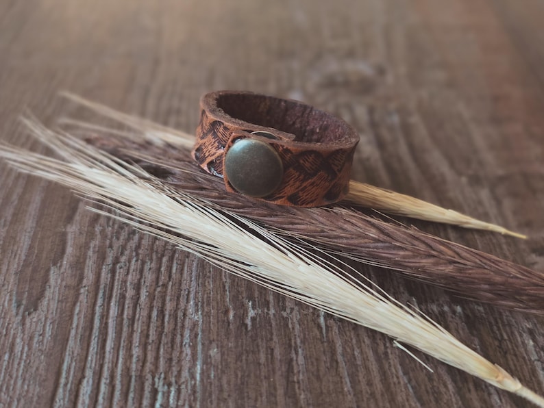 Leather Wild Rag Slide: Tooled Scarf & Bandana Keeper-MesaThread