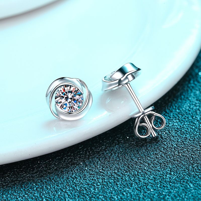 Bold&Chice 0.6/1CT Delicate Swirl Wrap Moissanite Stud Earrings, Lab Grown Diamond Alternative, Elegant Solitaire Stud Earrings for Her
