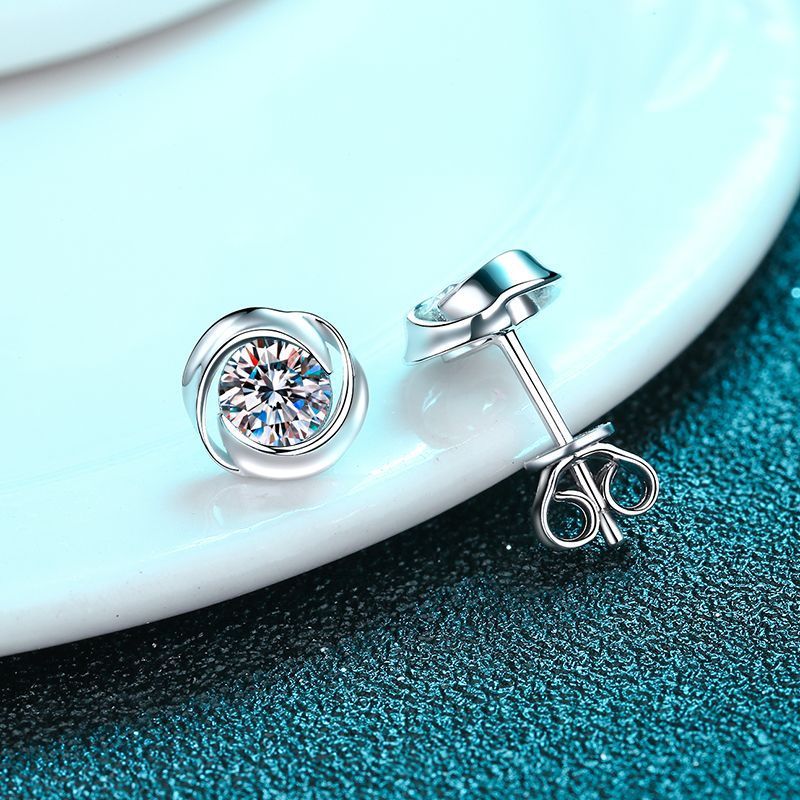 Bold&Chice 0.6/1CT Delicate Swirl Wrap Moissanite Stud Earrings, Lab Grown Diamond Alternative, Elegant Solitaire Stud Earrings for Her