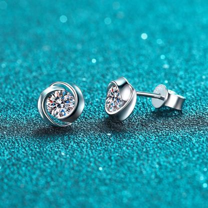 Bold&Chice 0.6/1CT Delicate Swirl Wrap Moissanite Stud Earrings, Lab Grown Diamond Alternative, Elegant Solitaire Stud Earrings for Her