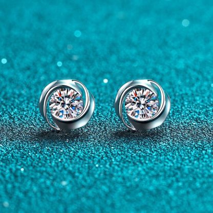 Bold&Chice 0.6/1CT Delicate Swirl Wrap Moissanite Stud Earrings, Lab Grown Diamond Alternative, Elegant Solitaire Stud Earrings for Her