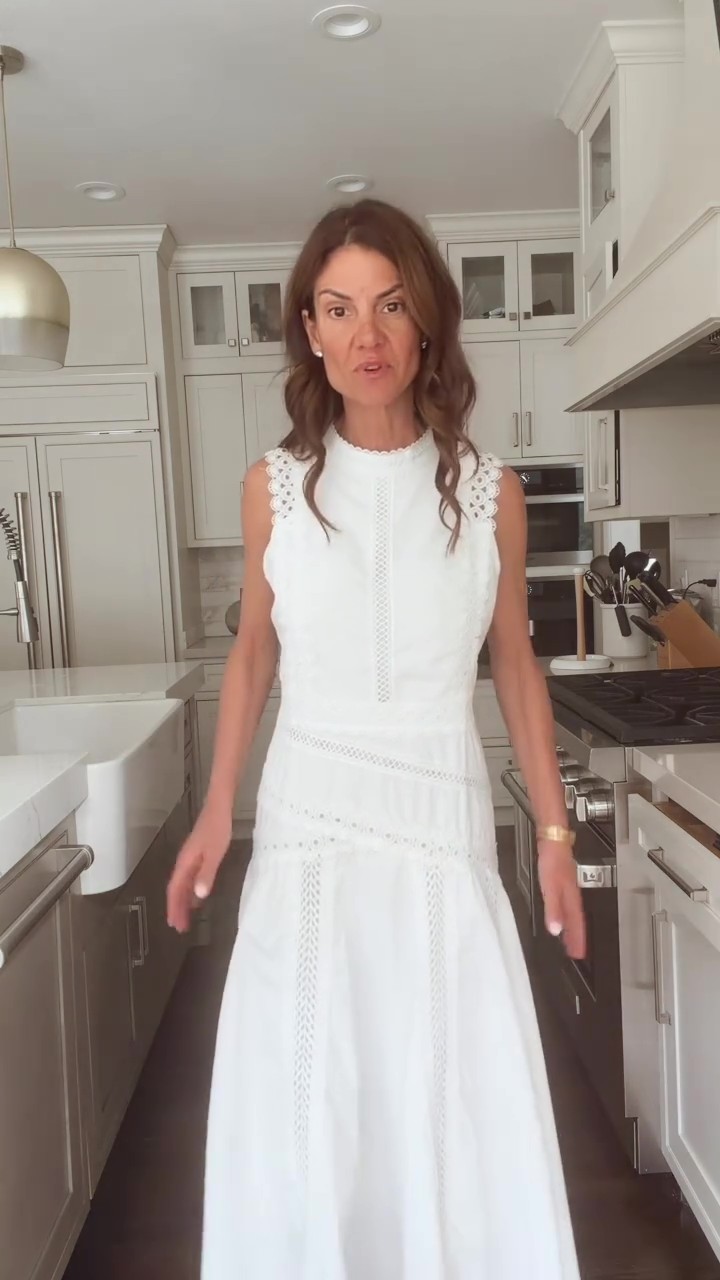 Chic Sleeveless Lace Detail Midi Dress for Effortless Elegance