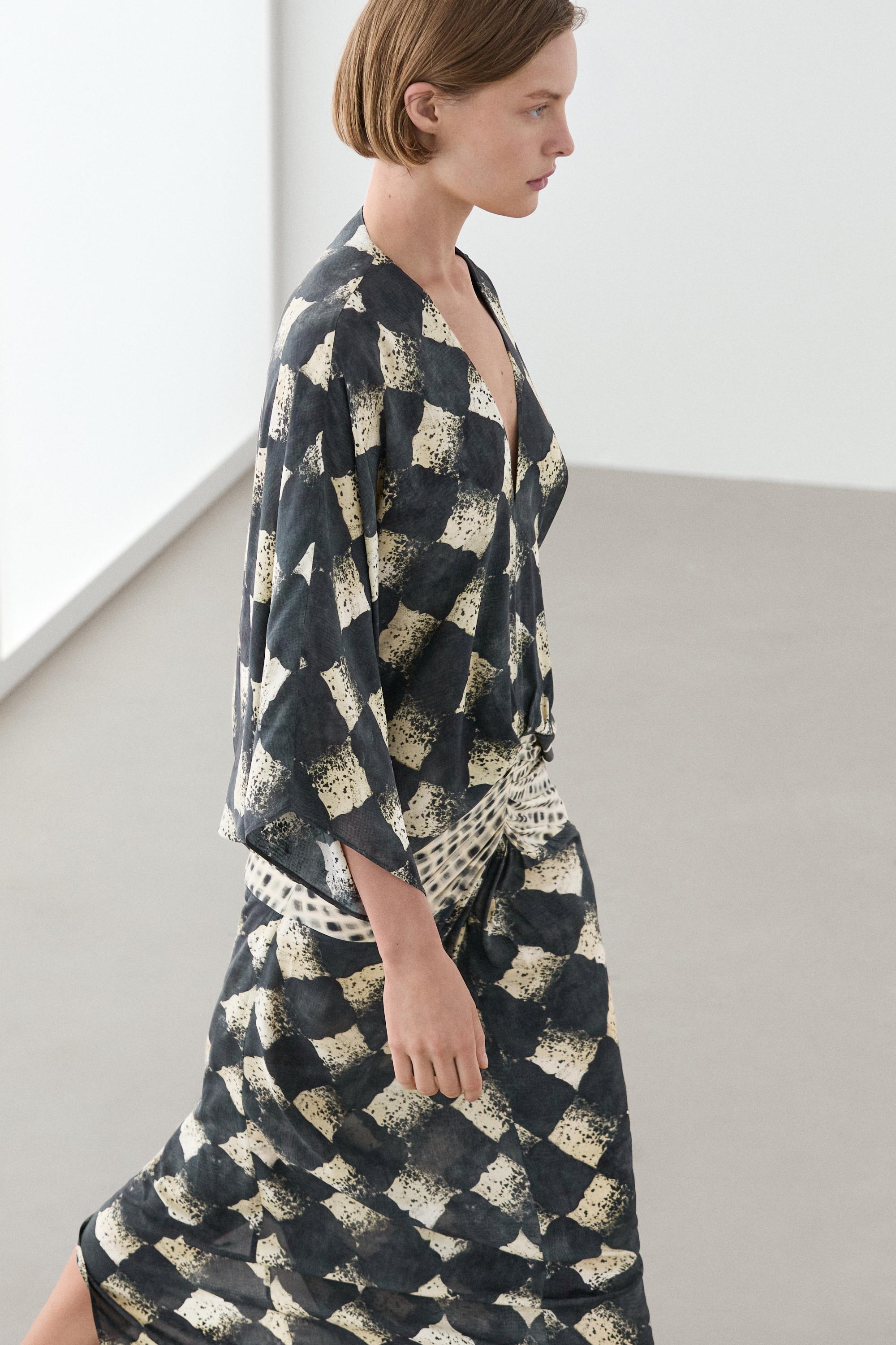 Black Geometric Print V-Neck Belted Kaftan Dress