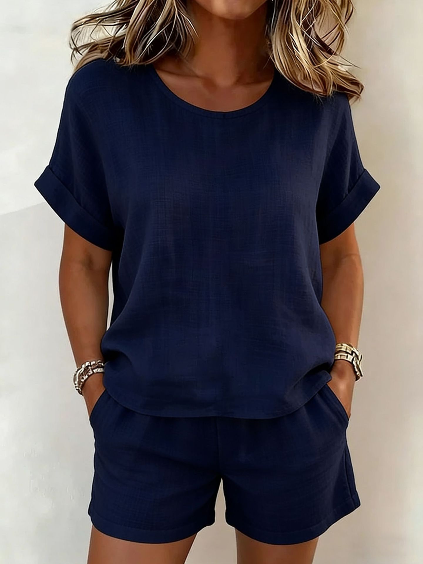 Solid-Color T-Shirt & Shorts Set in Navy Blue &ndash; classic polished casual look