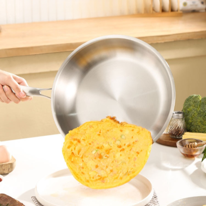 Trójwarstwowa stalowa patelnia z powłoką nieprzywierającą