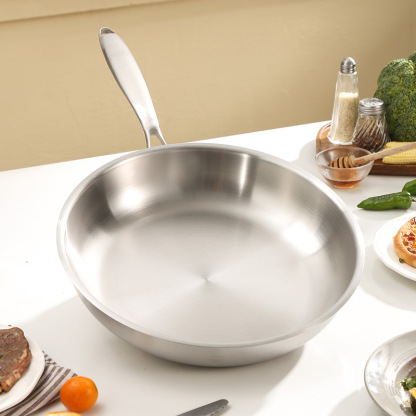 Trójwarstwowa stalowa patelnia z powłoką nieprzywierającą