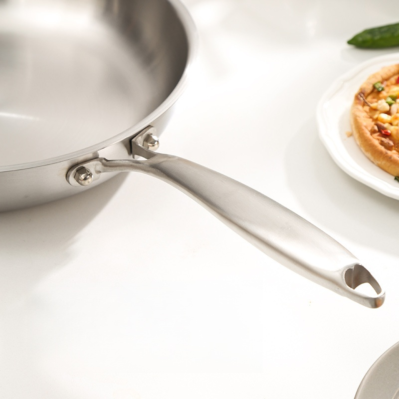 Trójwarstwowa stalowa patelnia z powłoką nieprzywierającą