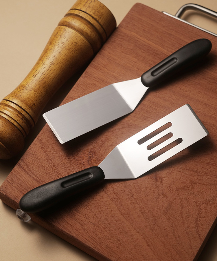 Japońska szpatułka do smażenia ze stali nierdzewnej