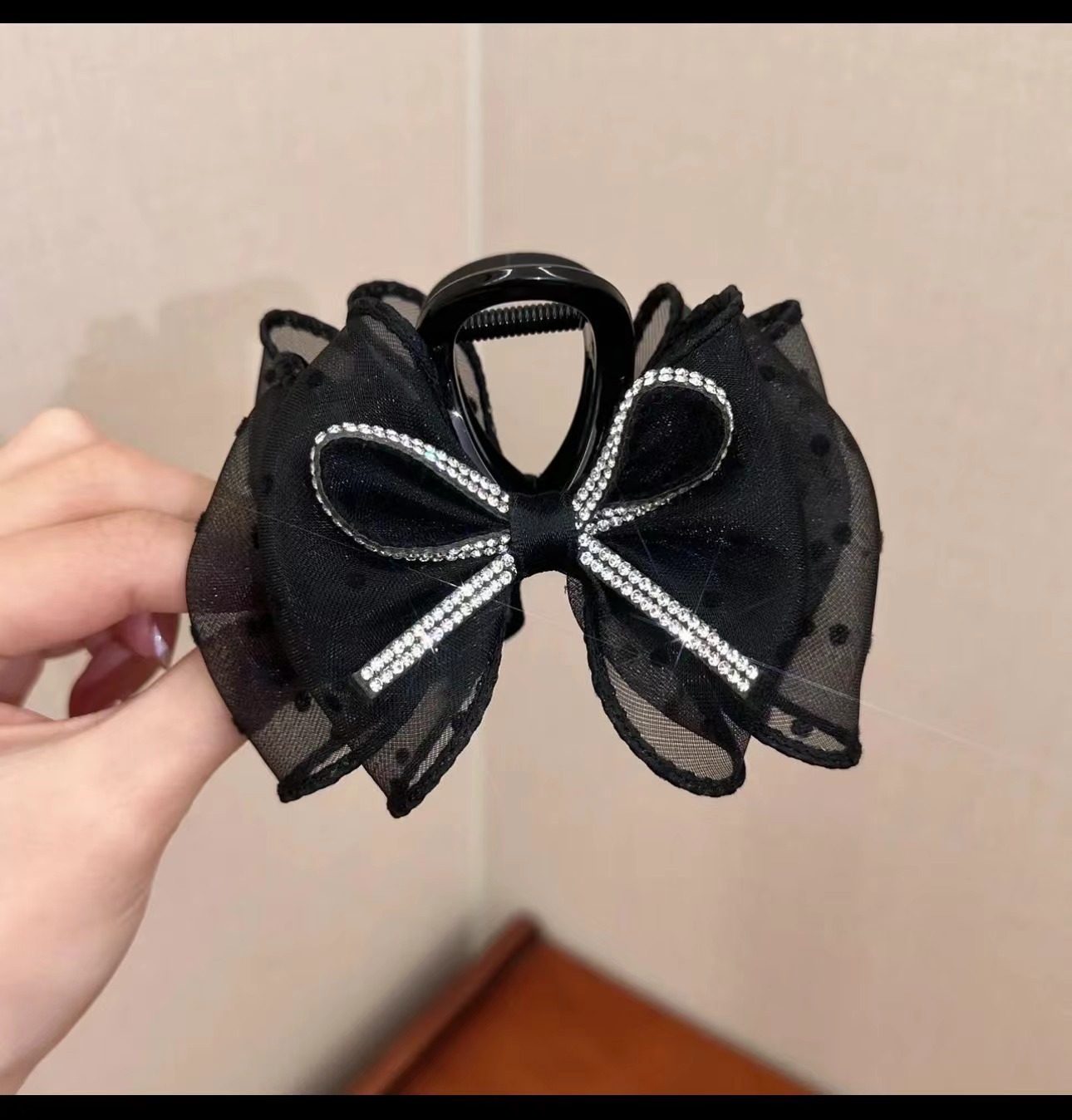 Pöttyös tüll habfelhő hajcsat