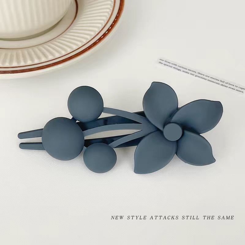 Elegáns és sokoldalú virágos csat 