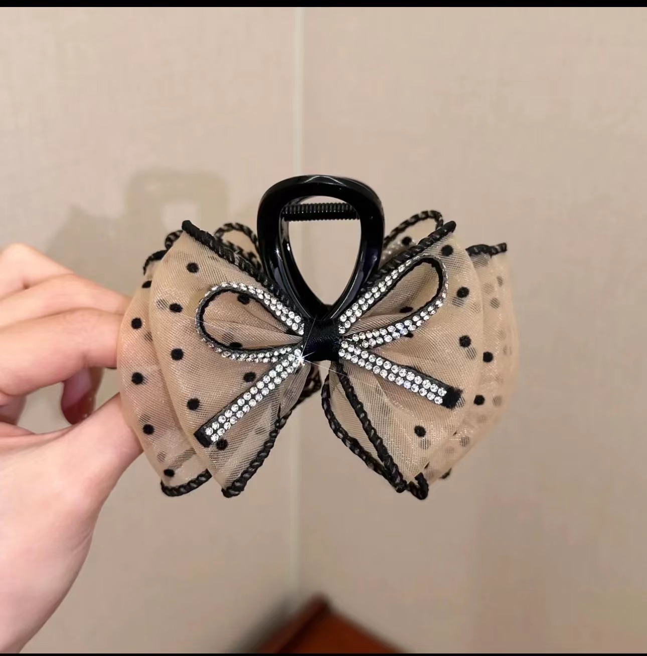 Pöttyös tüll habfelhő hajcsat