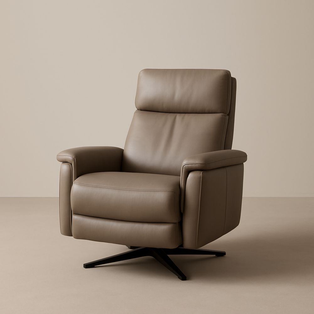 Poltrona con braccioli in pelle marrone