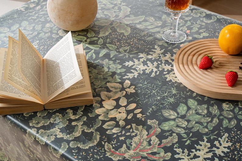 Botanical Print Waterproof and Easy-to-Clean Tablecloth