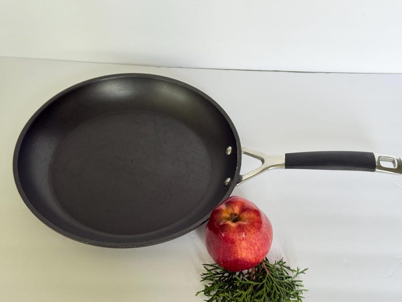 Vtg Le Creuset 11" Large Round Toughened Non Stick Fryer Skillet, France