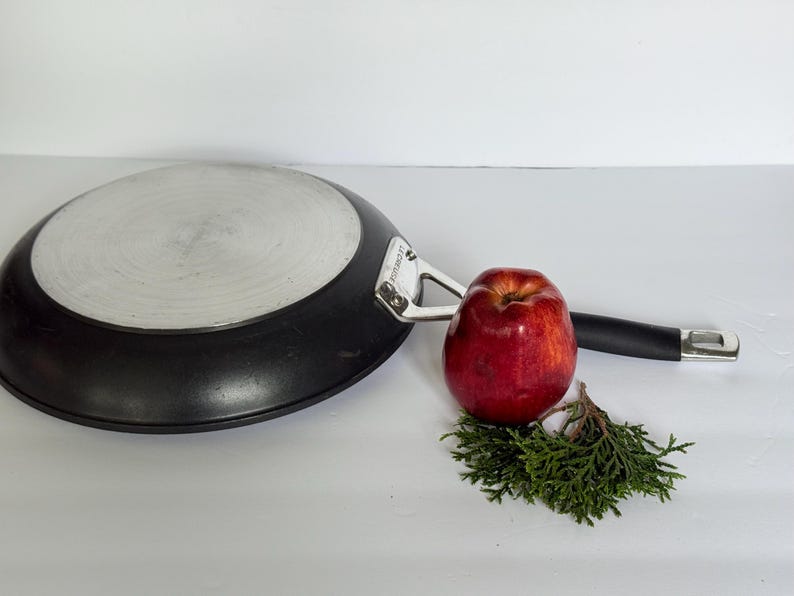 Vtg Le Creuset 11" Large Round Toughened Non Stick Fryer Skillet, France