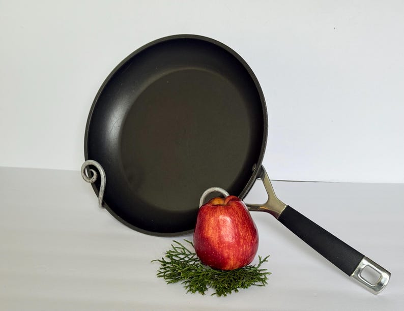 Vtg Le Creuset 11" Large Round Toughened Non Stick Fryer Skillet, France