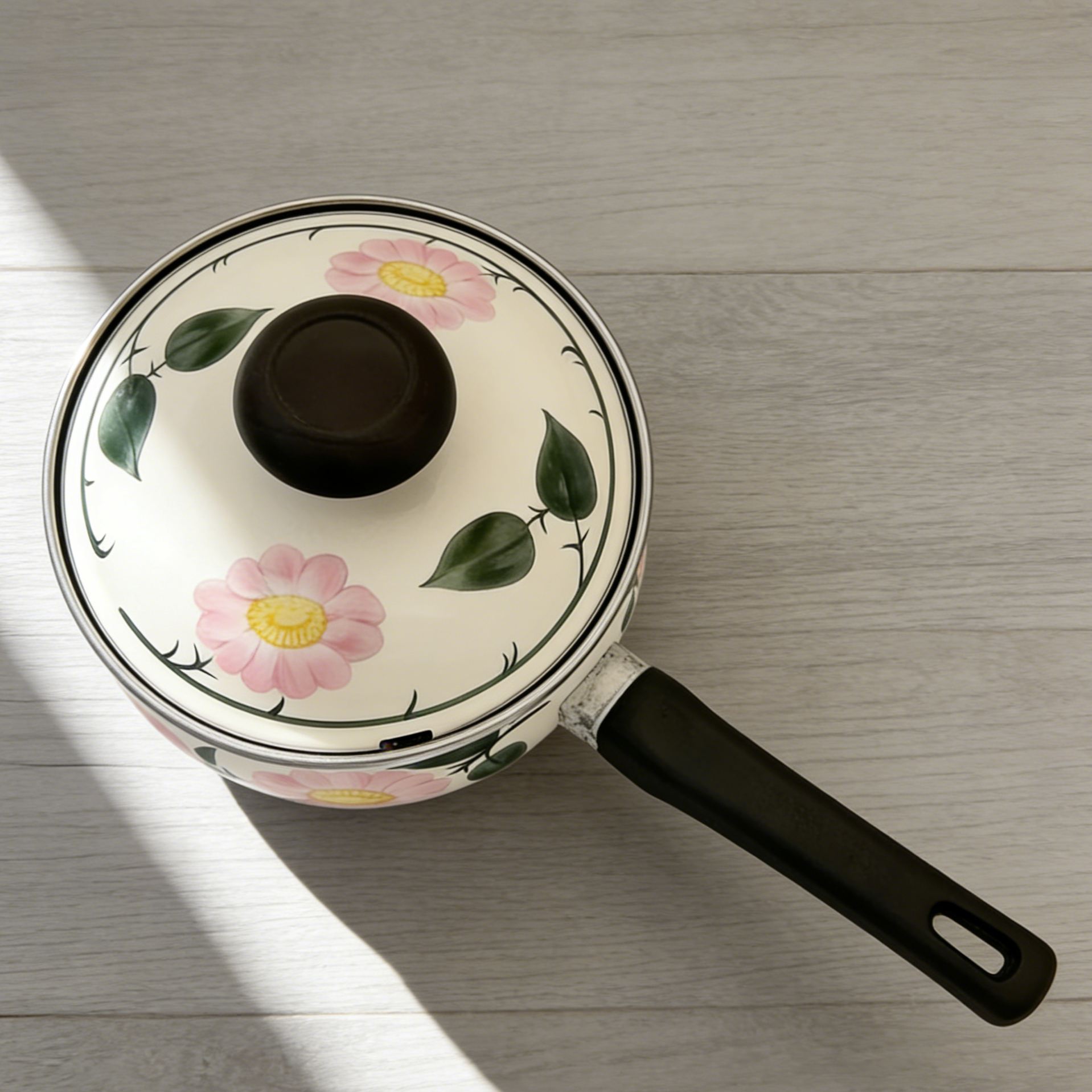 Vintage Wild Rose Country Style Milk Pan