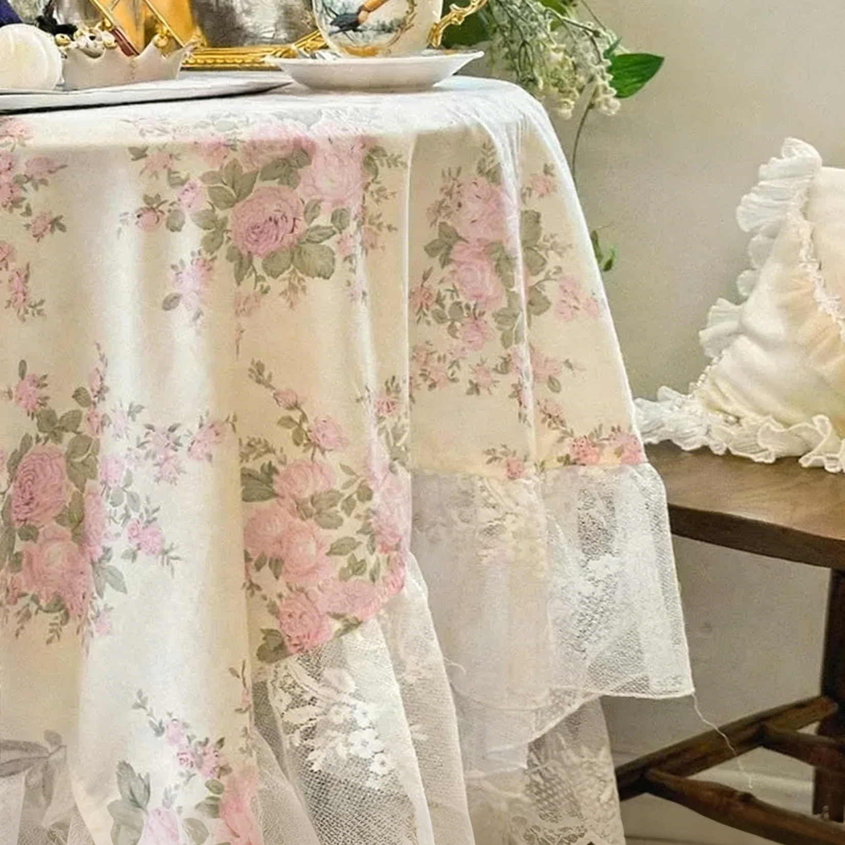 Nappe en dentelle florale campagnarde imprimé roses