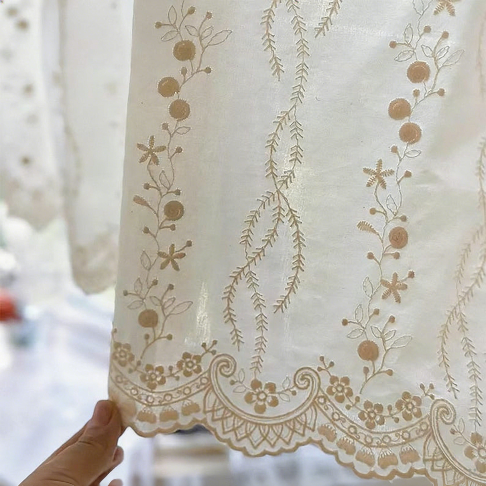 Rideau café en dentelle brodée gradins lambrequin maison française