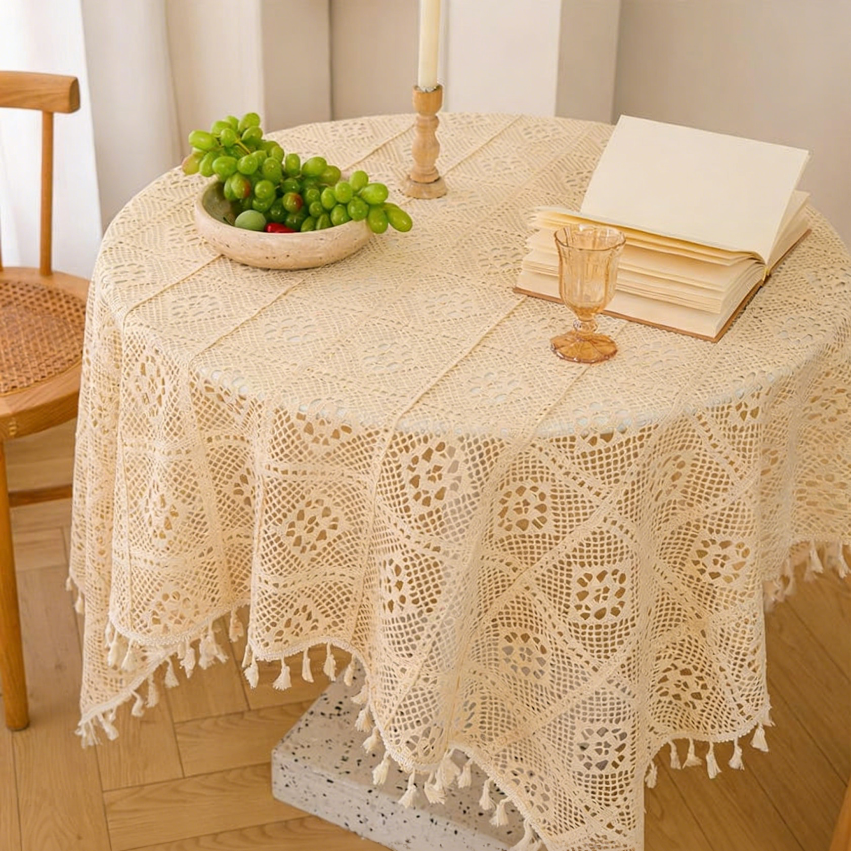 Nappe en dentelle vintage beige crochet avec glands