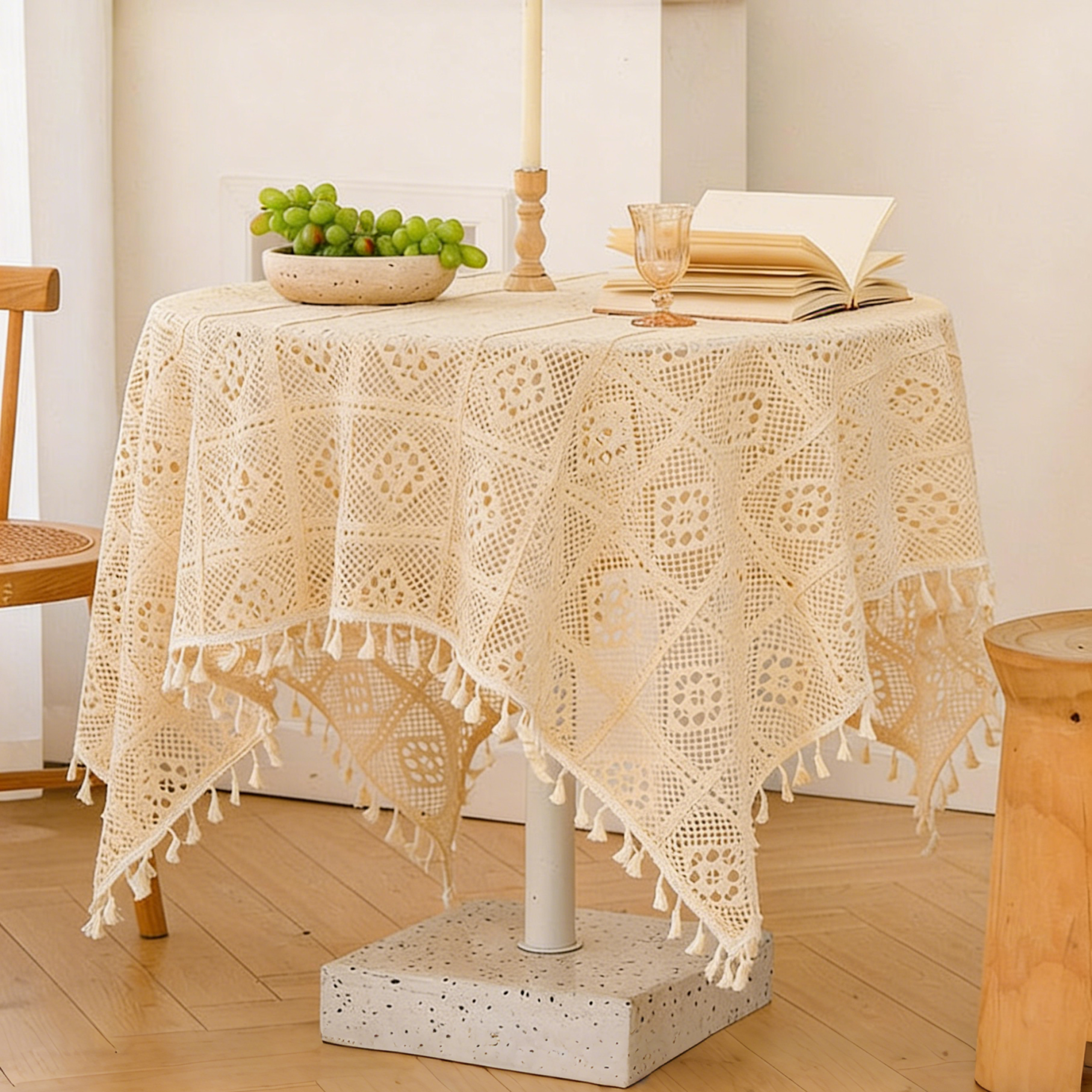 Nappe en dentelle vintage beige crochet avec glands
