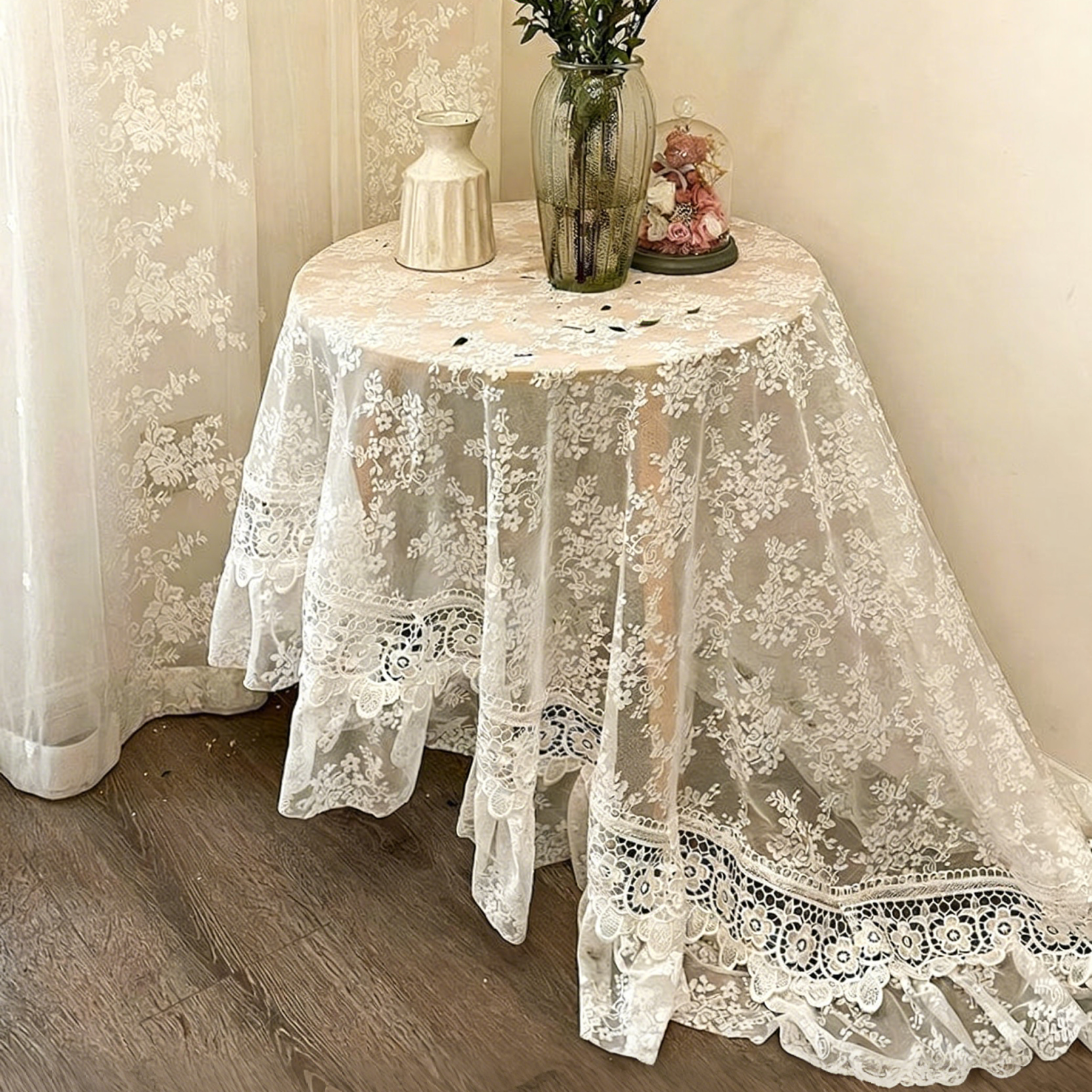 Nappe en dentelle blanche florale brodée à volants