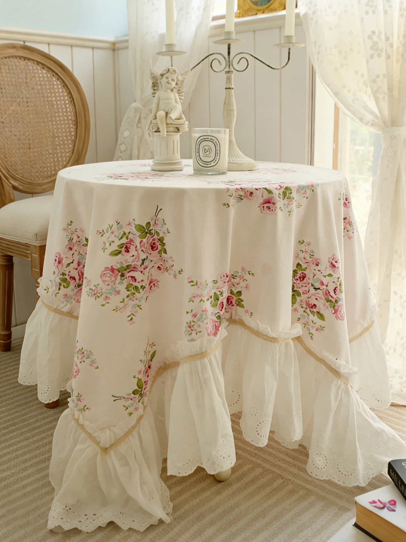 Nappe en dentelle fleurie coton à volants champêtres