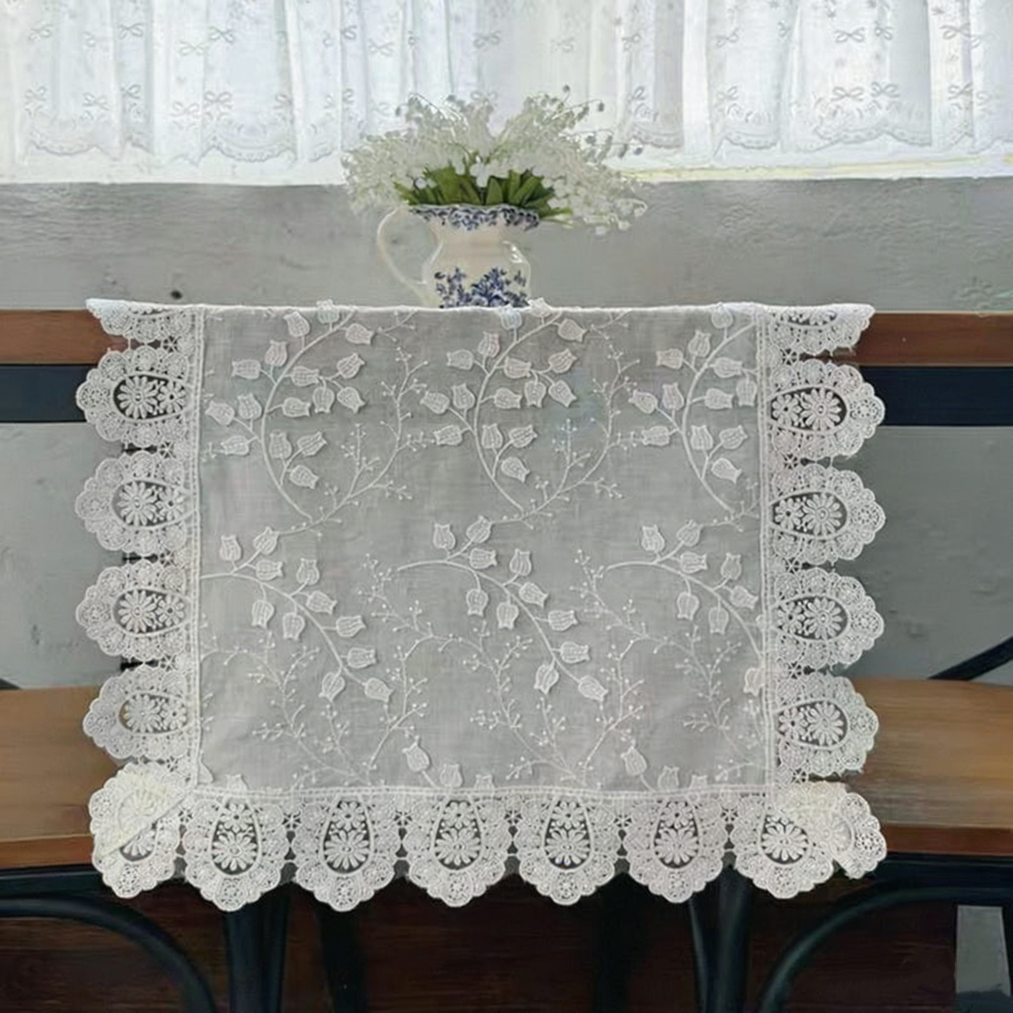 Chemin de table en dentelle coton blanc floral pour déco de ferme