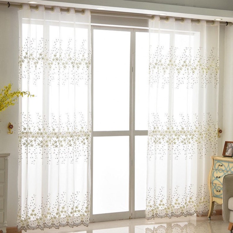 Rideaux en dentelle fleurs or jaune sur blanc