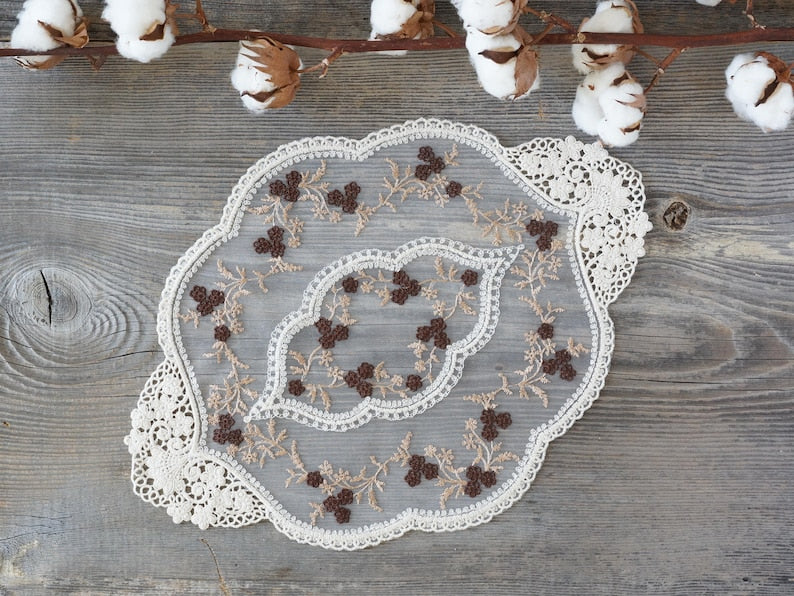 Sets de table en dentelle ovales beige coton français 28x40 cm