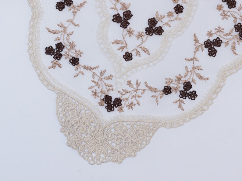 Sets de table en dentelle ovales beige coton français 28x40 cm