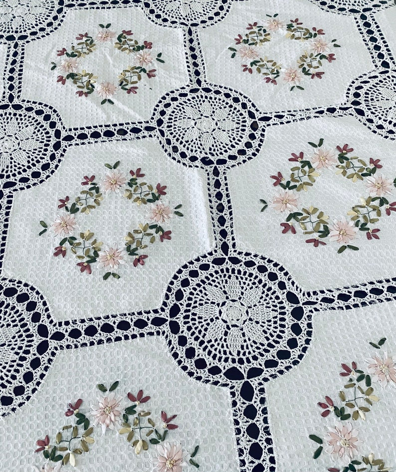 Nappe en dentelle au crochet oblongue 68 x 140 cm