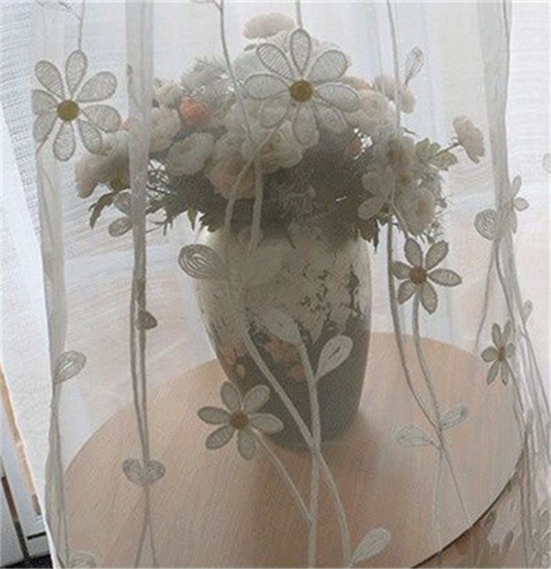 Voilages brodés en dentelle florale : coton blanc style vintage