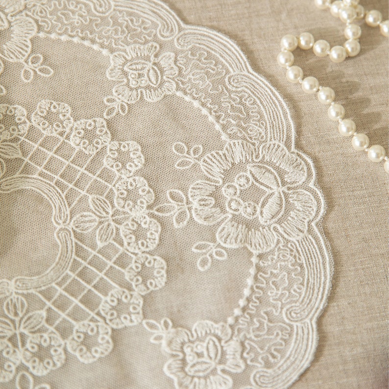 Sets de table en dentelle florale brodée style français lot de 4