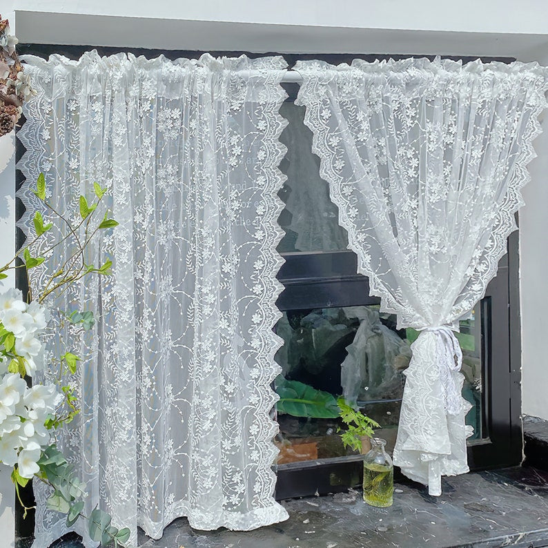 Rideau café en dentelle coton brodé blanc floral campagne 3D