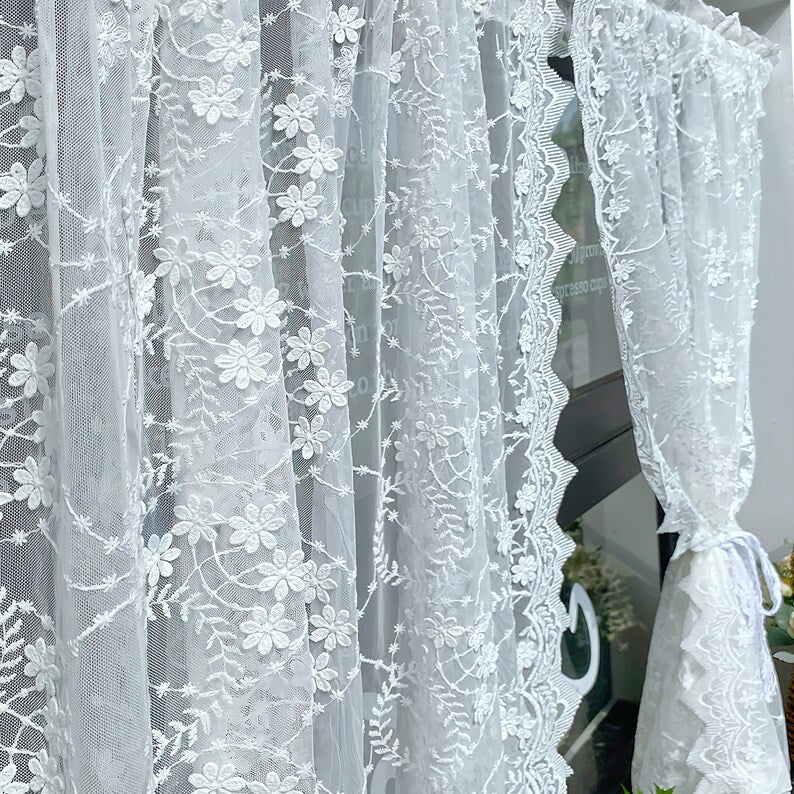Rideau café en dentelle coton brodé blanc floral campagne 3D